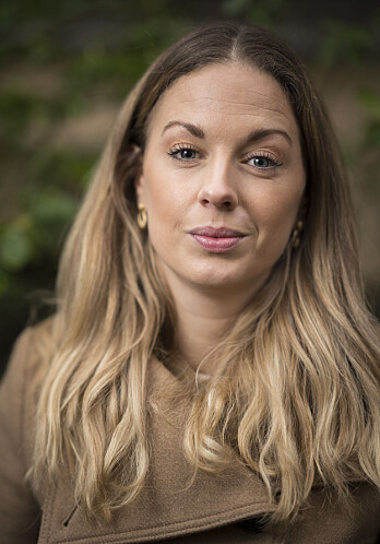 När Sara berättade för sin chef om graviditeten möttes hon av tystnad. Foto: Jennifer Glans Porträtt av Sara som berättar hur jobberbjudandet drogs in när hon berättade att hon var gravid.
