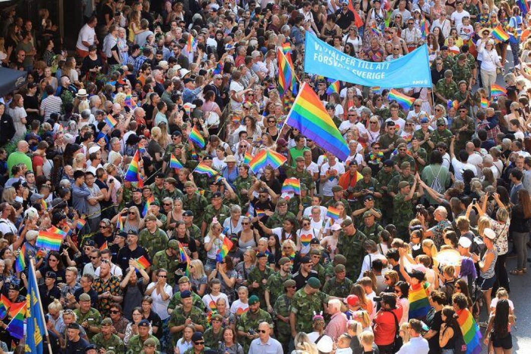 Bild från förra årets parad i Stockholm. I år sker den digitalt på grund av pandemin. Pride 2019