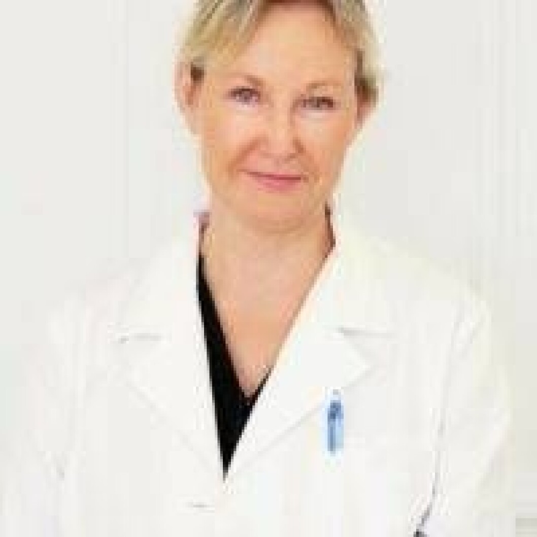 Ett plötsligt och kraftigt håravfall kan bero på en bakomliggande sjukdom, förklarar specialistläkaren Johanna Carlsson. Därför ska det alltid utredas. Specialistläkaren Johanna Carlsson.