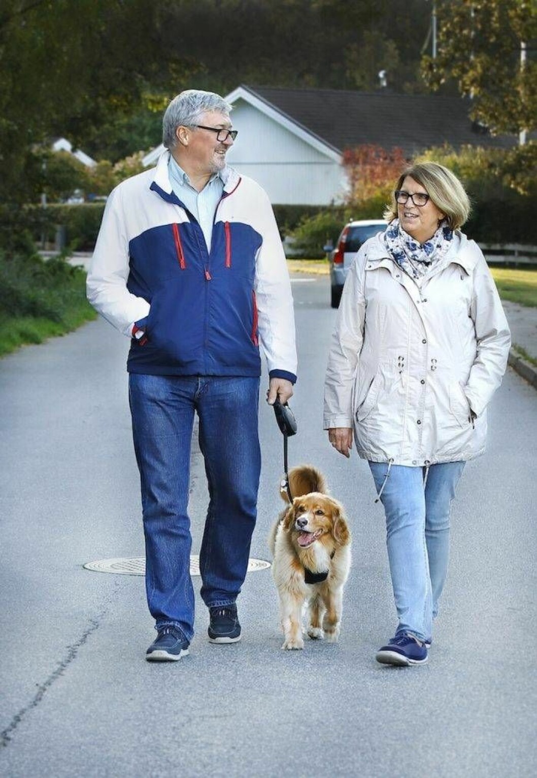I vinter väntar en kryssning i Karibien för Agneta och Lars. Här på promenad med Agnetas ”fyrbenta personliga tränare”.