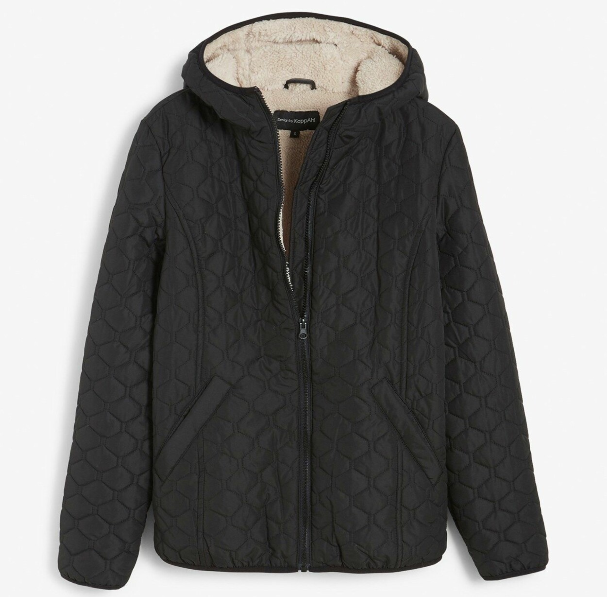 Quiltad svart jacka med offwhite pilefoder, från KappAhl