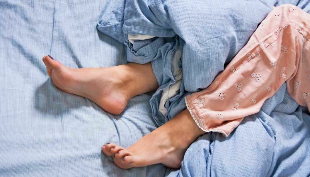 Restless legs i en säng