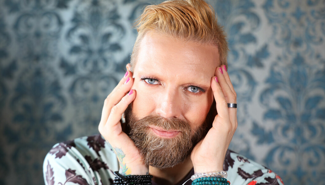 Rickard Söderberg är aktuell med boken Transformation, som handlar om hans egen resa mot en stabilare och hälsosammare tillvaro.
