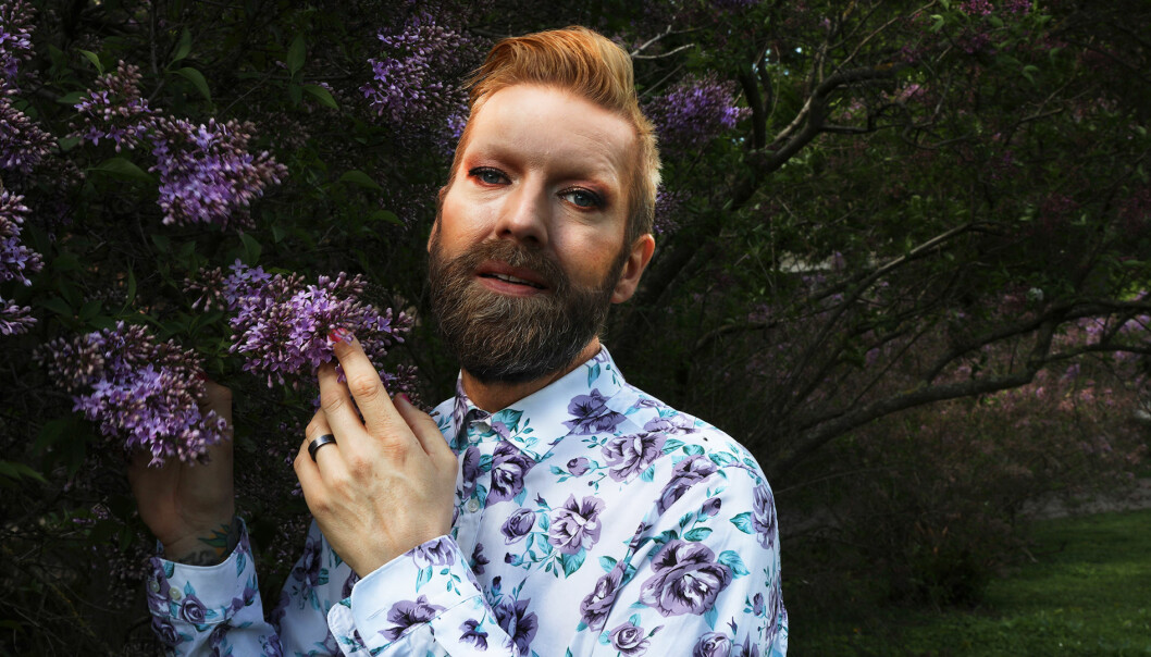 Rickard Söderberg menar att den absolut viktigaste hbtq-frågan just nu är hur man stärker skyddet för hbtq-personer internationellt. Rickard Söderberg fotograferad intill en park i Malmö.