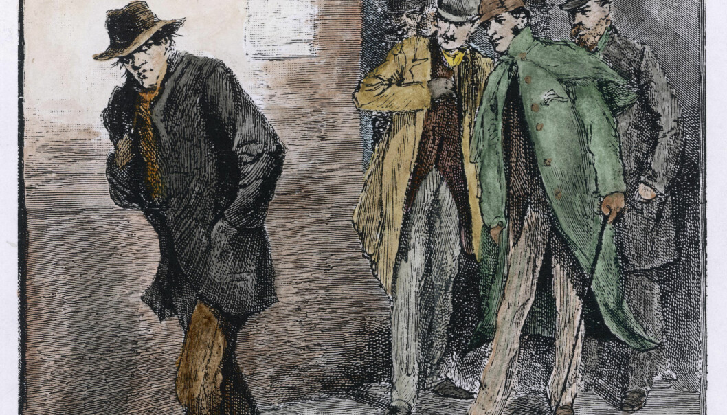 Medborgarde spanar misstänksamt på främlingar i Whitechapel under ripperns härjningar. Medborgargarden jagar Jack the ripper