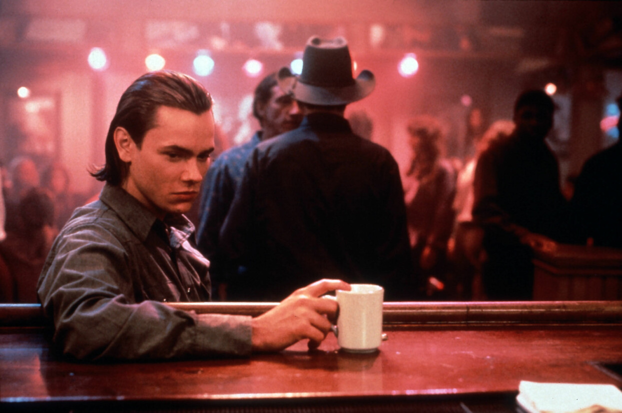 169 svenska pojkar/män har River som tilltalsnamn. Kanske är det efter skådespelaren River Phoenix eller från karaktären med samma namn i tv-serien <i>Tre kronor</i>. Foto: TT River Phoenix i film.