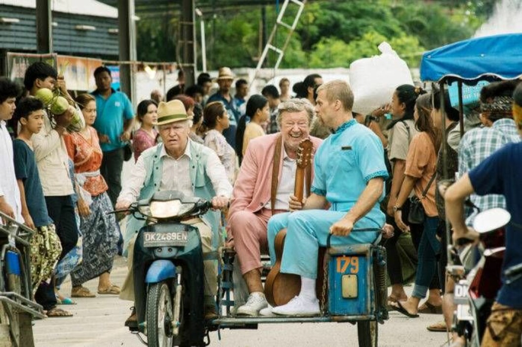 Robert Gustafsson tillsammans med David Wiberg och Iwar Wiklander i filmen ”Hundraettåringen som smet från notan och försvann”. Foto: Netflix/Courtesy Everett Collection/IBL Robert Gustafsson, David Wiberg och Iwar Wiklander i filmen "Hundraettåringen som smet från notan och försvann".