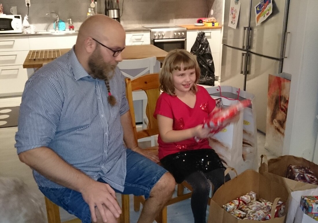 Ronny vägde 121 kilo innan han började med cyklingen. Här tillsammans med dottern Erica. Ronny Jansson vägde 121 kilo innan han började med cyklingen. Här tillsammans med dottern Erica.