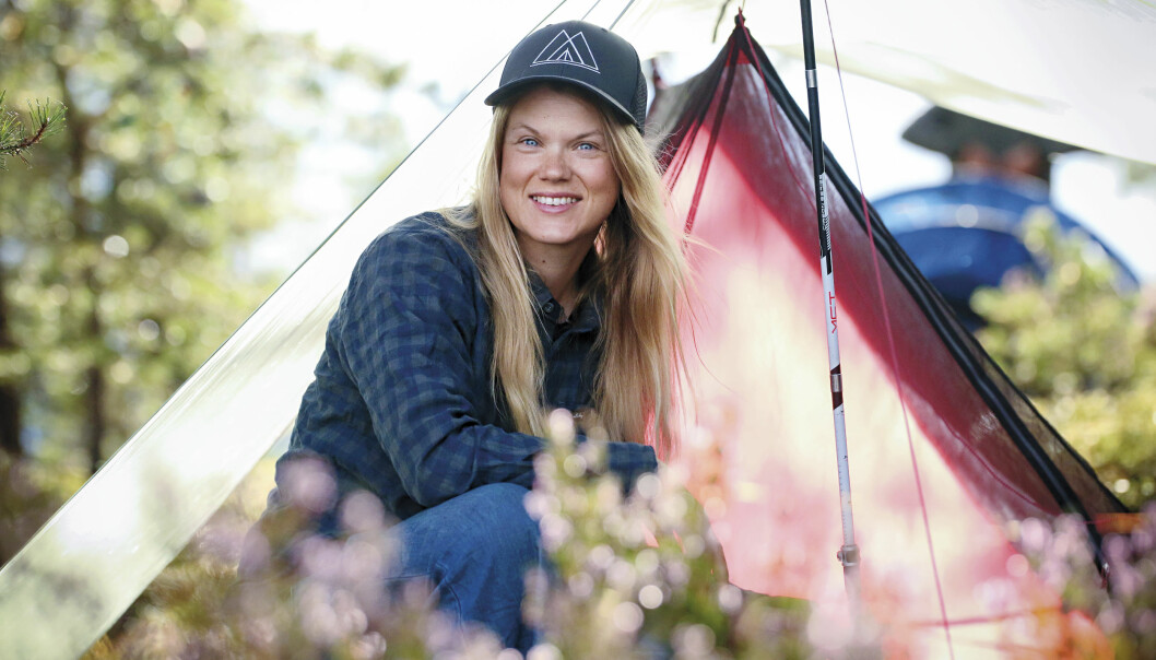 "När jag vaknar i ett tält vid havet känner jag mig hemma", säger Linda. Linda Åkerberg har skrivit boken Expedition Sverige.