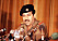 Saddam Hussien håller i en presskonferens