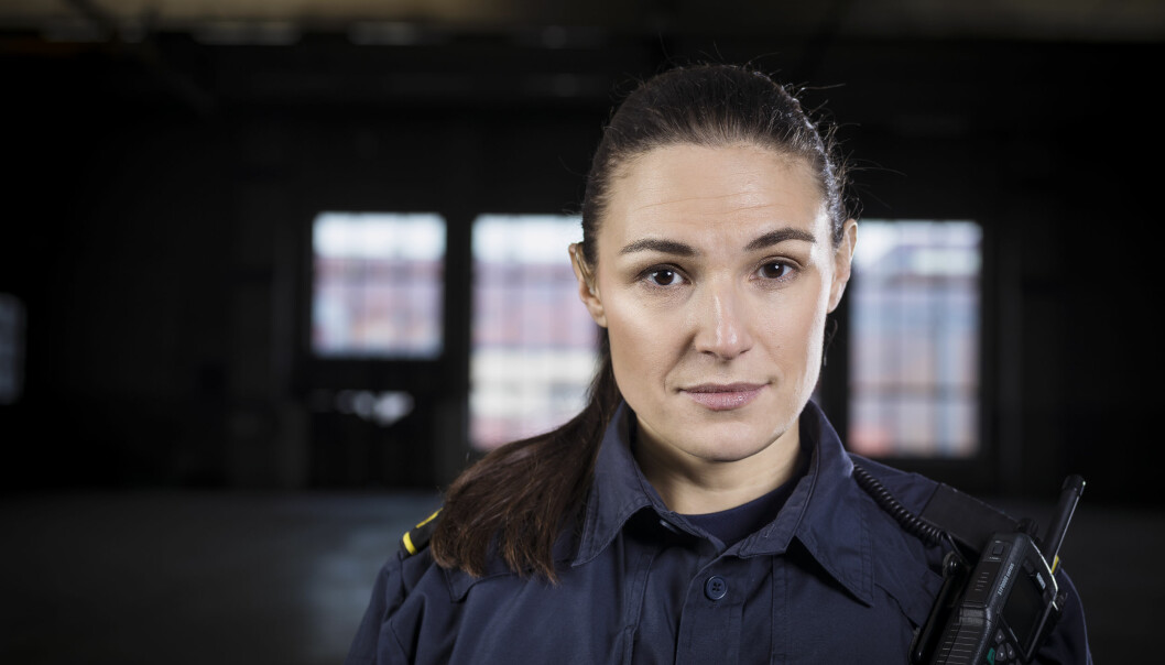 Sandra Stojiljkovic som polisen Dani i Tunna blå linjen.
