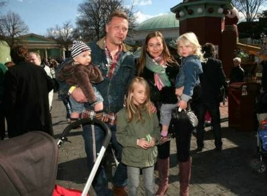 Sanna Lundell med familjen. Sanna Lundell med familjen.