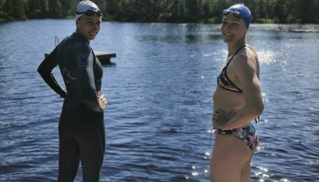 ”En riktigt härlig sommarbild från Hedemora. Vi var där på semester i juli 2020 och hälsade på min gamla träningskompis Jennie. Jag gillar ju att hålla igång även om jag är ledig så när vi ändå skulle ta ett kvällsbad, passade vi på att köra ett skönt simpass i sjön.”