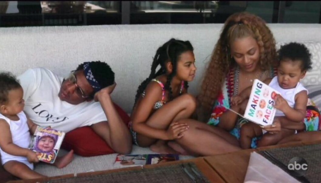 Ingen har nog missat Beyoncés och Jay Z:s barn som alla tre har fått speciella namn. Äldsta dottern heter Blue Ivy och hon är storasyster till tvillingarna Sir och Rumi.