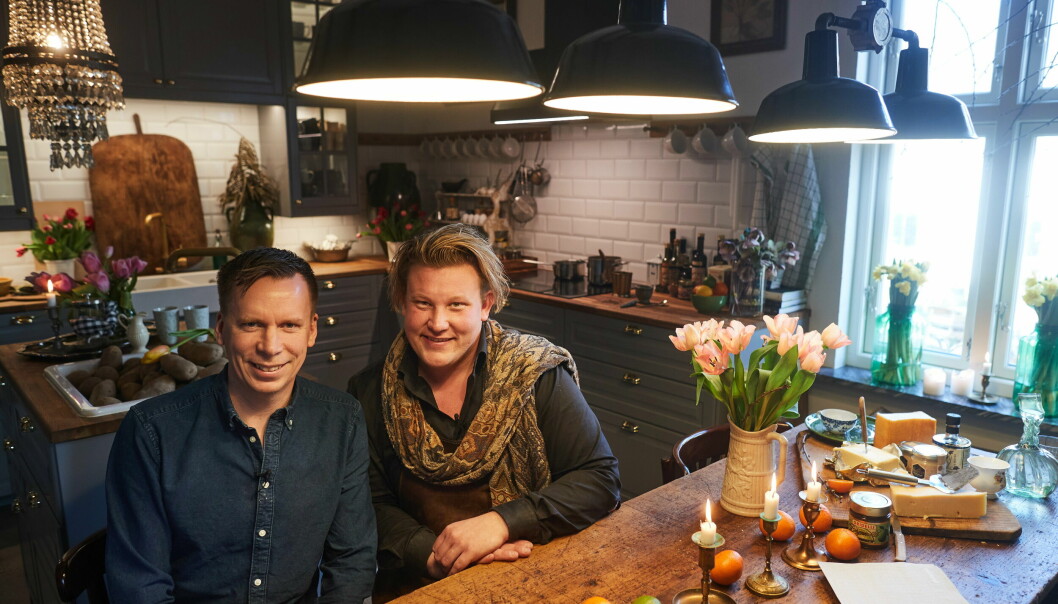 Karl Fredrik och hans kära man Petter Kjellén i deras hem på gården Eklaholm i skånska Österlen