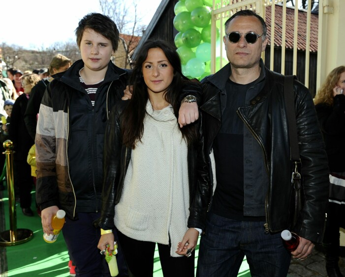 Michael Nyqvist med barnen Arthur och Ellen på säsongsöppningen av Gröna Lund i Stockholm, i april 2010. Michael Nyqvist med barnen