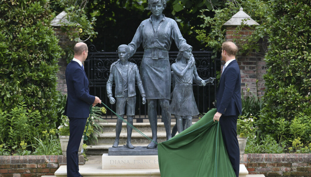 Britain's Prince William, left and Prince Harry unveil a statue they commissioned of their mother Princess Diana, on what woud have been her 60th birthday, in the Sunken Garden at Kensington Palace, London, Thursday July 1, 2021. (Dominic Lipinski /Pool Photo via AP) AMB141