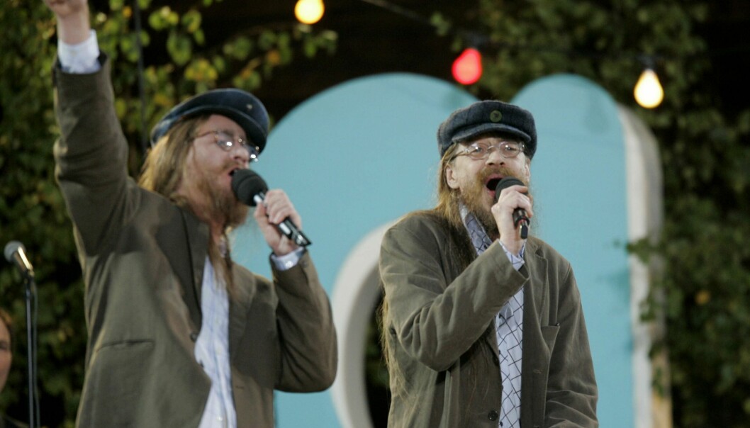 Robert Gustafsson imiterade ofta Peps Persson på Allsång på Skansen. 2005 fick han sällskap på scenen av originalet själv.