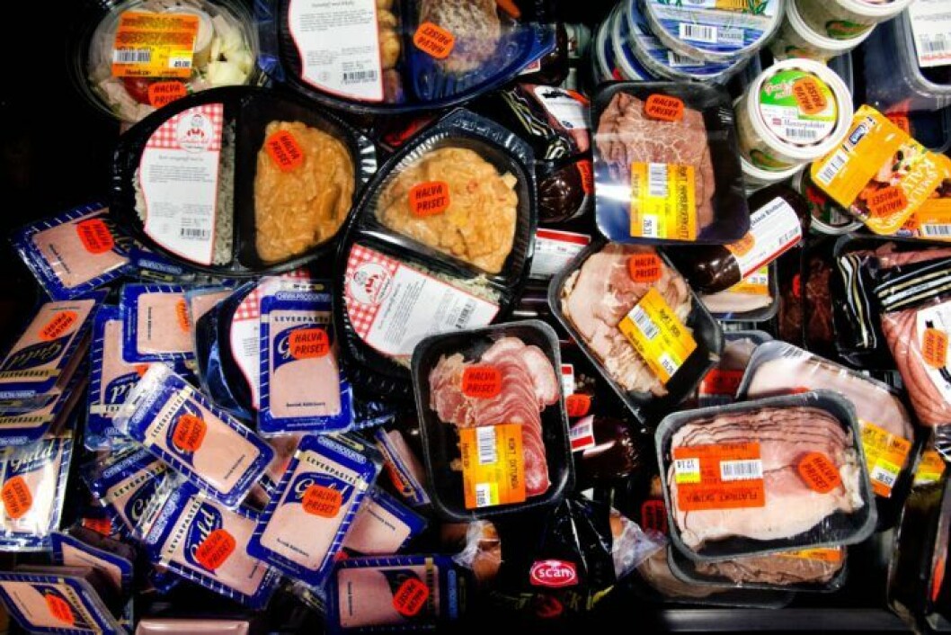 Extrapriser i mataffären kan bli enda räddningen för många människor nu. Förpackningar på extrapris i mataffären