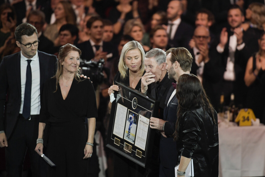 Börje Salming hyllades in i det sista. Bara en knapp vecka innan hans död fick han ta emot <span class=" italic" data-lab-italic_desktop="italic">NHL:s Hederspris</span> tillsammans med hustrun Pia och barnen vid <span class=" italic" data-lab-italic_desktop="italic">Tidernas hockeygala</span> i Stockholm. Börje var märkbart rörd över priset! Bör