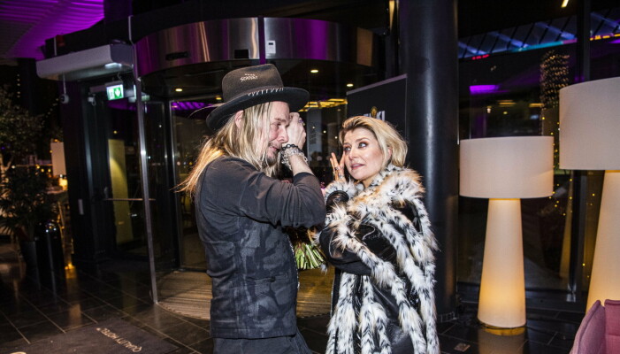 Cornelia Jakobs och pappa Jakob Samuel gråter glädjetårar efter första deltävlingen i Melodifestivalen 2022 i Avicii Arena.