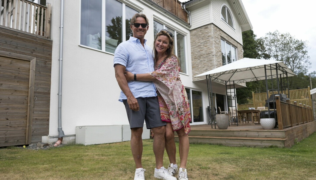 Mikael Sandström och Lotta Engberg i sin villa i Mölnlycke.