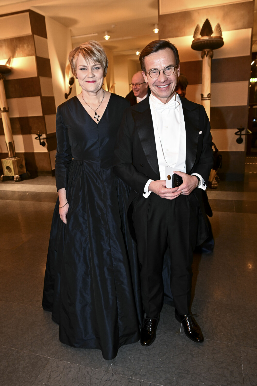 När Ulf Kristersson och hustrun anlände vid Nobelprisutdelningen den 10 december 2022, visade Birgitta upp den enorma förändringen efter 40 kilos viktnedgång. Leendet i ansiktet är detsamma som innan hälsoresan, men hon utstrålar en helt annan självkänsla nu. När Ulf Kristersson och hustrun anlände vid Nobelprisutdelningen den 10 december 2022, visade Birgitta upp den enorma förändringen efter 40 kilos viktnedgång. Leendet i ansiktet är detsamma som innan hälsoresan, men hon utstrålar en helt annan självkänsla nu.