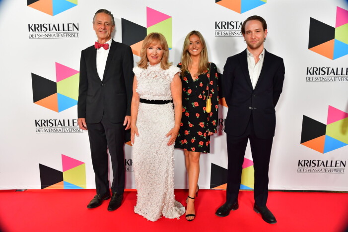 Sten Haage pch Malou von Sivers med barnen Julia och Malcom kommer till Kristallengalan 2021 på Cirkus i Stockholm.
