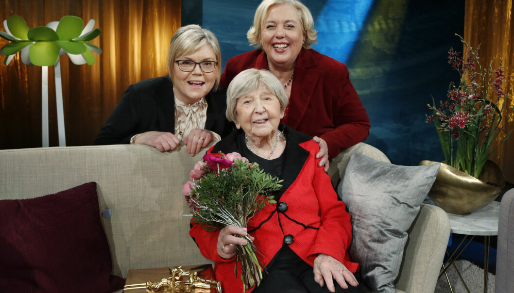 Husdoktorn Gunilla Hasselgren, programledaren Suzanne Axell och Dagny Carlsson i SVT:s program Fråga doktorn från 2017. Husdoktorn Gunilla Hasselgren, programledaren Suzanne Axell och Dagny Carlsson.