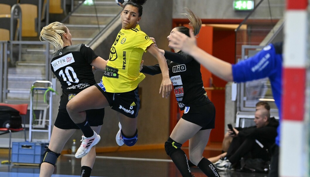 Jamina Roberts är handbollsspelare i IK Sävehof och i A-landslaget sedan 2010, här en match mot Kristianstad. handbollsspelaren Jamina Roberts i IK Sävehof mot Kristianstad.