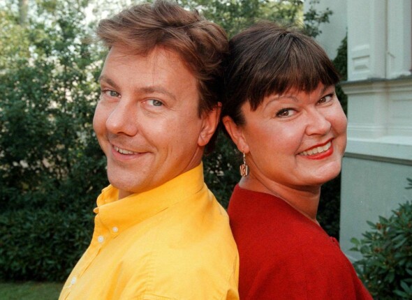 1997 var Anders Eldeman programledare i tv för frågesporten <span class=" italic" data-lab-italic_desktop="italic">Det vete katten </span>med Lisa Syrén. 1997 var Anders Eldeman programledare i tv för frågesporten <span class=" italic" data-lab-italic_desktop="italic">Det vete katten </span>med Lisa Syrén.