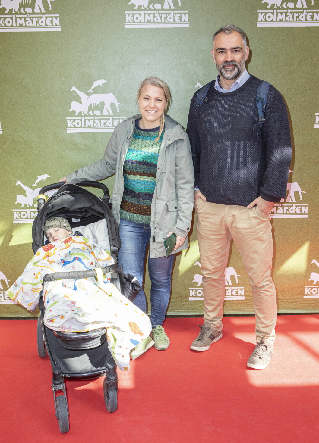 Carina Bergfeldt och maken Jesper Zølck gifte sig år 2019. Året därpå blev de föräldrar till sonen Hamilton. Här ser vi hela familjen på Kolmårdens säsongpremiär i fjol.
