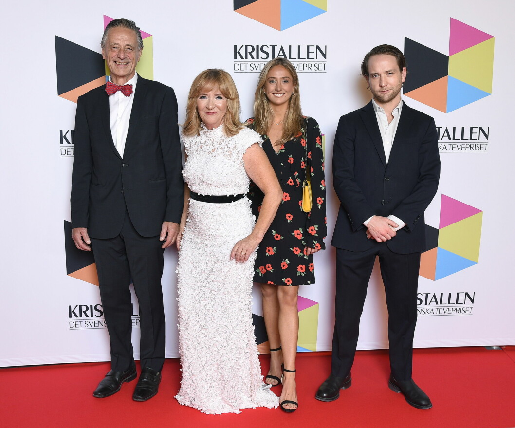 Malou och Sten tillsammans med två av tre barn; dottern Julia och sonen Malcolm, på <span class=" italic" data-lab-italic_desktop="italic">Kristallengalans</span> röda matta år 2021. Sonen Sebastian (frånvarande i bilden) är precis som sin mor programledare på TV4. Malou och Sten tillsammans med två av tre barn; dottern Julia och sonen Malcolm, på Kristallengalans röda matta år 2021.