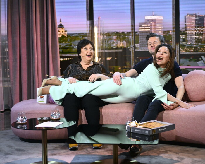 I det egna programmet <em>Tilde</em> kan vad som helst hända … här med gästerna Babben Larsson och Fredrik Wikingsson. Babben Larsson, Tilde de Paula Eby, Fredrik Wikingsson i tv-programmet Tilde på TV4.