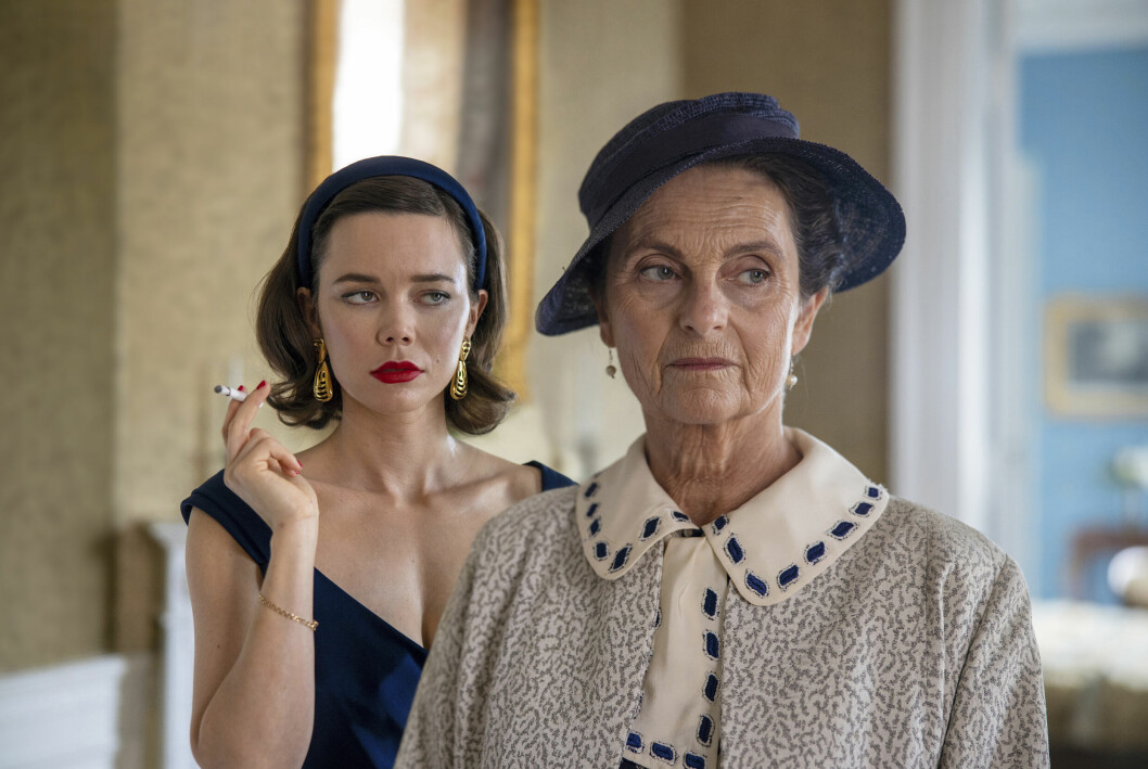 Bild på Suzanne Reuter och Hedda Stiernstedt från dramaserien Vår tid är nu.