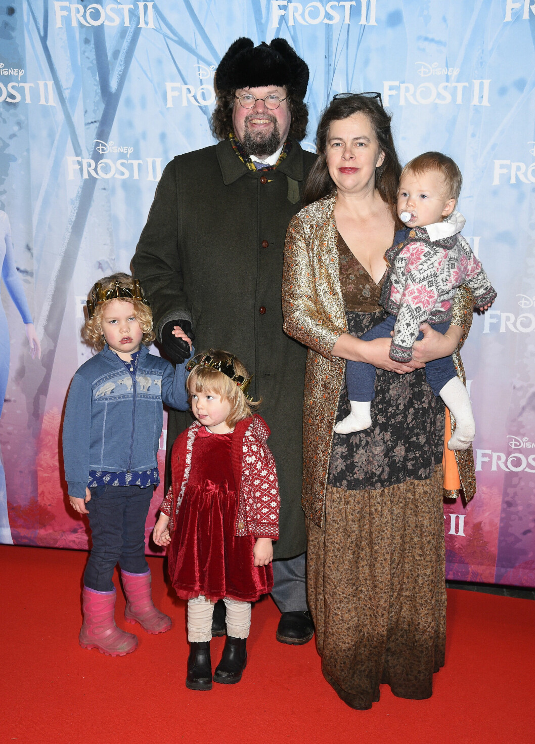 Edward och hustrun Gunilla tillsammans med de gemensamma barnen Melchior, Wilhelmina och Zacharias på röda mattan år 2019. Edward och hustrun Gunilla tillsammans med de gemensamma barnen Melchior, Wilhelmina och Zacharias på röda mattan år 2019.