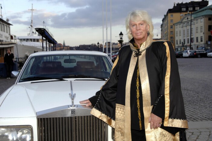 Färgstarka musikalartisten Nalle Knutsson agerade nöjeskonsult i Club Goa och gjorde gästspel i Big Brother. Nalle Knutsson, Club Goa