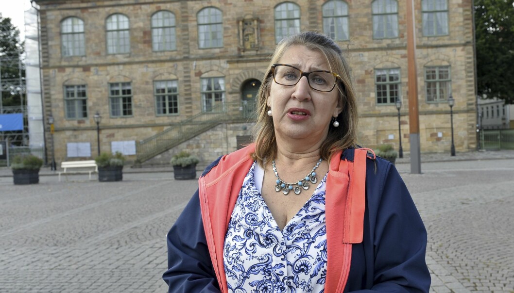 – Varje morgon när jag vaknar och varje kväll när jag somnar tänker jag på Jennie, säger Gunilla Tholander. Gunilla Tholander utanför Göta hovrätt i Jönköping. Gunillas dotter Jennie sköts i ansiktet två dagar efter att hon gjort slut med pojkvännen. Han friades från mord och dömdes till grovt vållande till annans död och fem års fängelse av Kalmar tingsrätt. Gunilla vill att Jennies expojkvän döms för mord och driver själv processen mot mannen med en advokat som hon betalar med egna medel.
