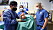 Läkare hanterar grishjärtat som nu finns inopererat hos en 57 år gammal man i USA.
