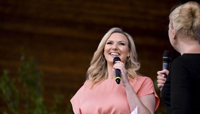 Sanna Nielsen är återigen programledare för Allsång på Skansen.