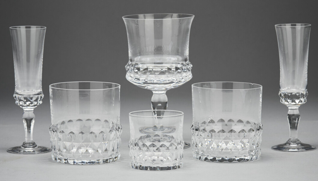Festfina glas. Glasservisen <span class=" italic" data-lab-italic_desktop="italic">Silvia</span> formgavs för Orrefors 1957. 46 delar klubbades för 2200 kronor på Uppsala Auktionskammare. 6 olika sorts glas ur servisen Silvia.