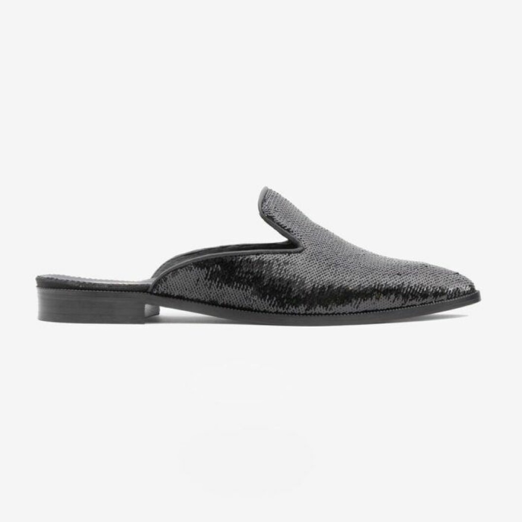 Slip in skor med svarta paljetter