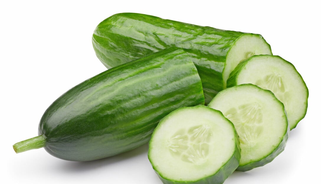 I cetrioli sono composti per il 95% da acqua e sono buoni da mangiare quando sono caldi. opzione clip.