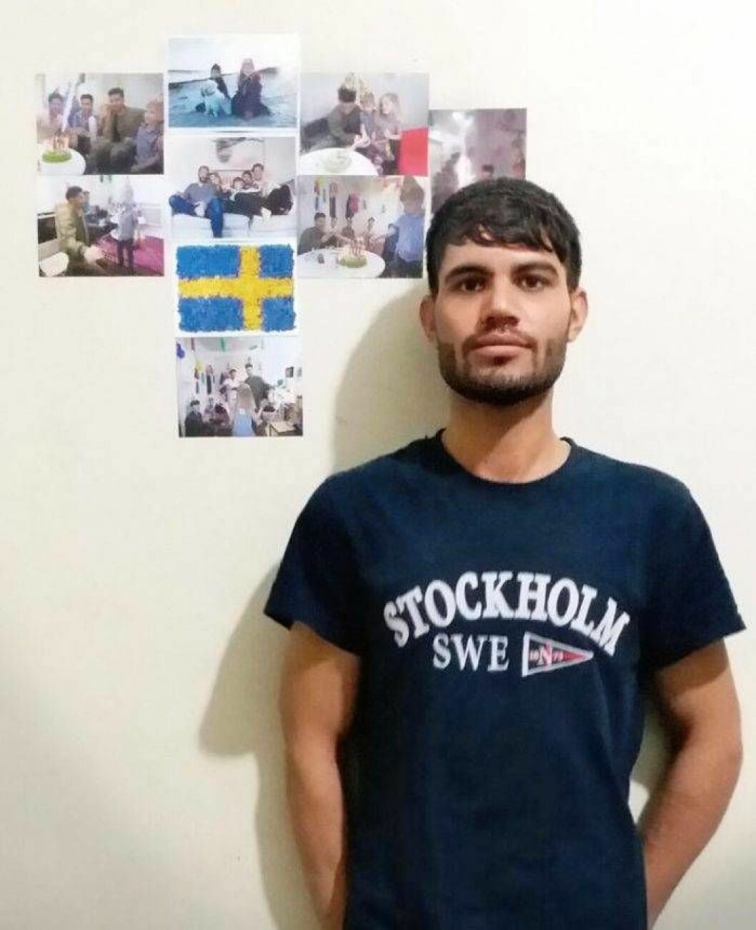 Sha, som tvångsutvisades till Afghanistan 2018, har hängt upp bilder på sin svenska familj på väggen.
