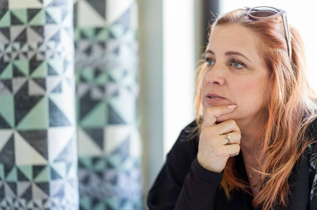 Shirley var nyfödd när hennes pappa lämnade familjen. Foto: Peter Ericsson Närbild på Shirley Clamp som ser fundersam ut.