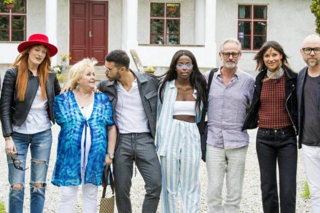 Årets upplaga av <em>Så mycket bättre</em>. Caroline Hjelt, Kikki Danielsson, Eric Saade, Sabina Ddumba, Uno Svenningsson, Aino Jawo, dj Sverige, och Tomas Andersson Wij, sångare. Foto: Wixtröm Peter / Aftonbladet / IBL Årets upplaga av Så mycket bättre. Caroline Hjelt, Kikki Danielsson, Eric Saade, Sabina Ddumba, Uno Svenningsson, Aino Jawo, dj Sverige, och Tomas Andersson Wij, sångare