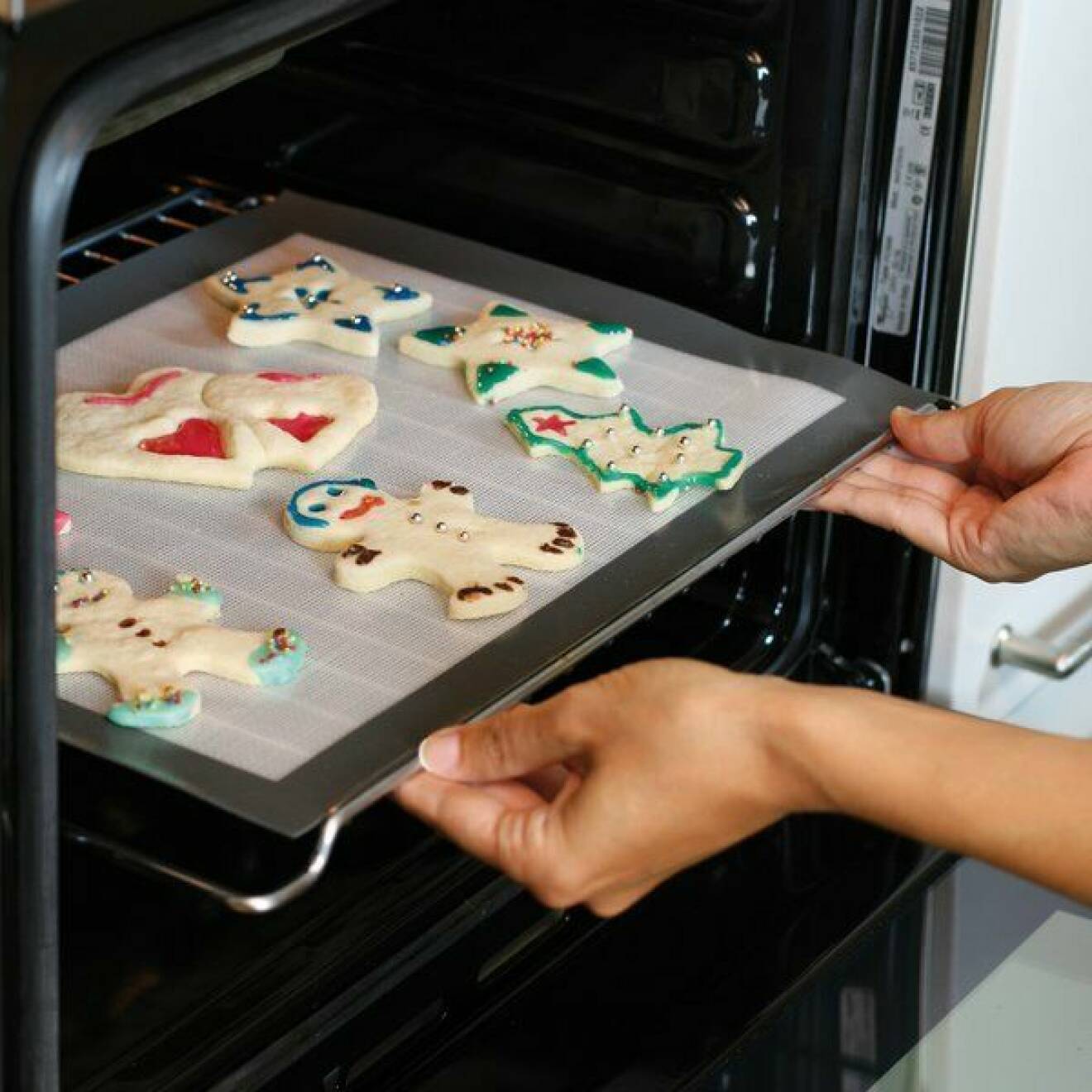 Silikonmatta att ha vid bakning och matlagning i ugnen eller frysen utan att något fastnar.