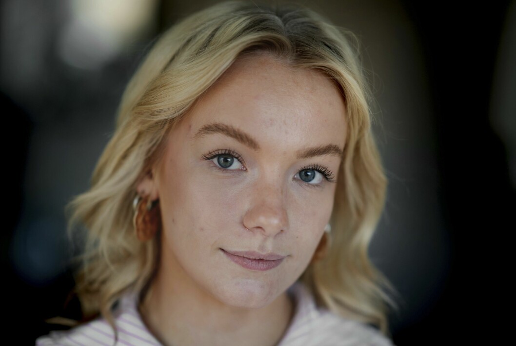 Silje vill berätta sin historia då hon hoppas att den ska hjälpa andra barn att kunna få hjälp tidigare. Silje som anmälde sin mamma efter en uppväxt med hot och misshandel.