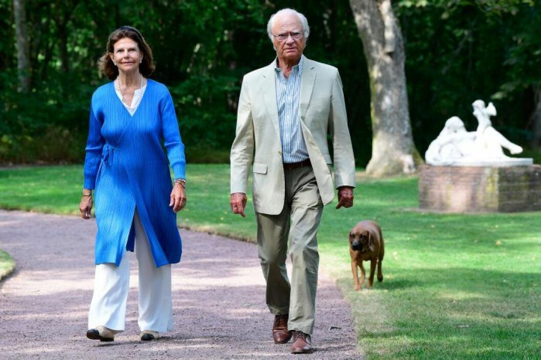Kungen och drottningen på Sollidens slott sommaren 2020.