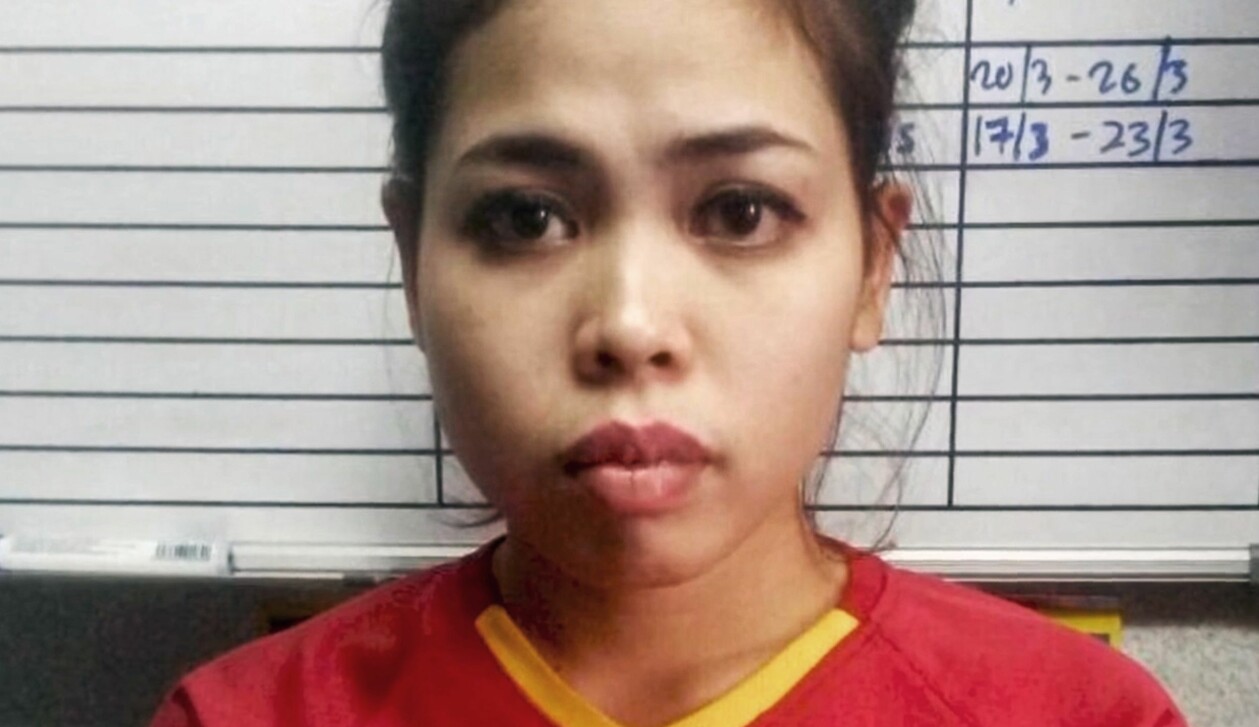 Siti Aisyah var en av kvinnorna som smorde in Kim Jong Nam på flygplatsen. Hon hävdade att hon trodde det var en ofarlig kräm och att hon medverkade i ett japanskt skojprogram. Siti Aisyah